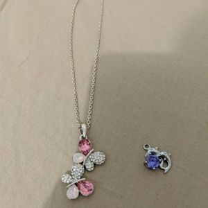 Necklace and extra pendant